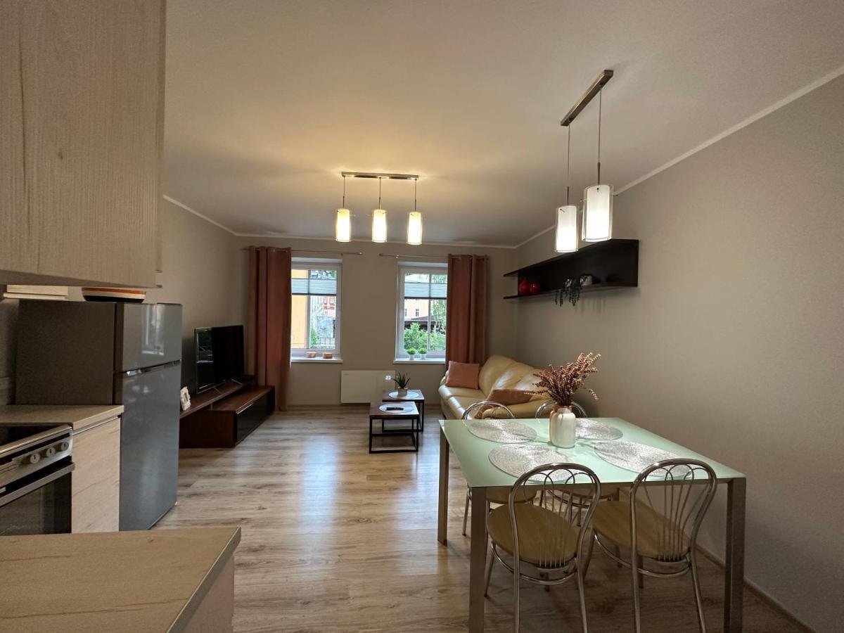 Apartament Przy Cieplickich Tezniach Jelenia Góra Екстериор снимка