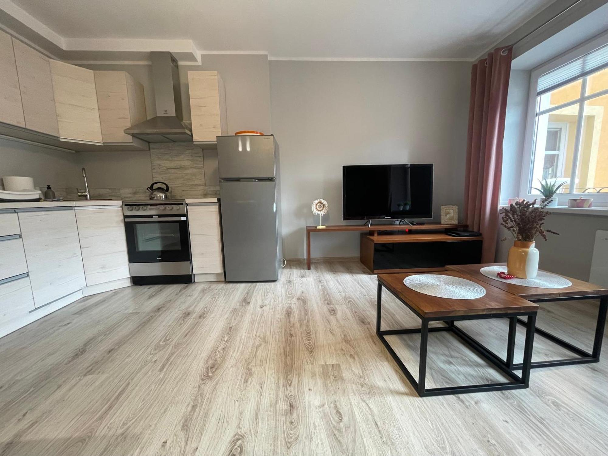 Apartament Przy Cieplickich Tezniach Jelenia Góra Екстериор снимка